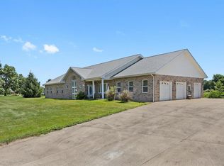 108 Mayflower Ct, Highland, IL 62249