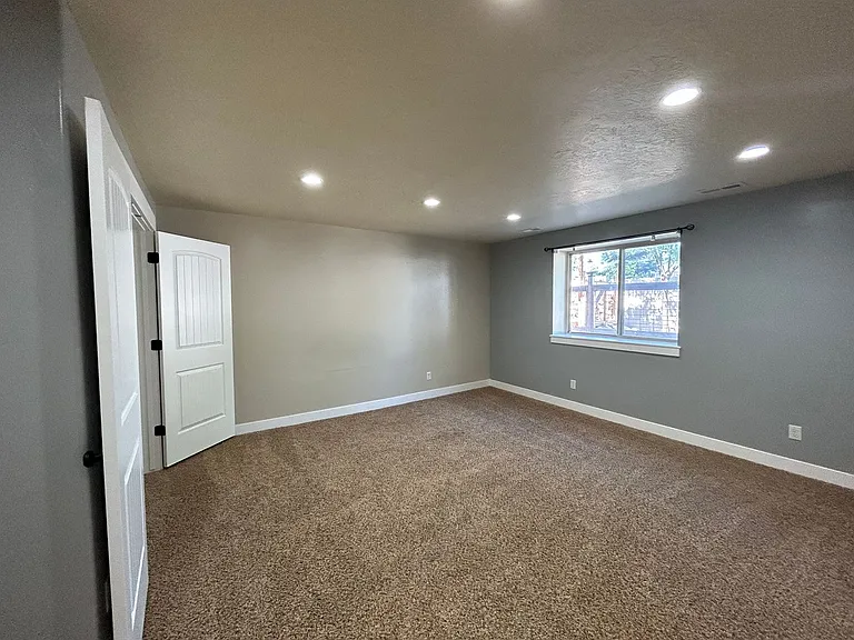 221 N 780 E — Photo 7