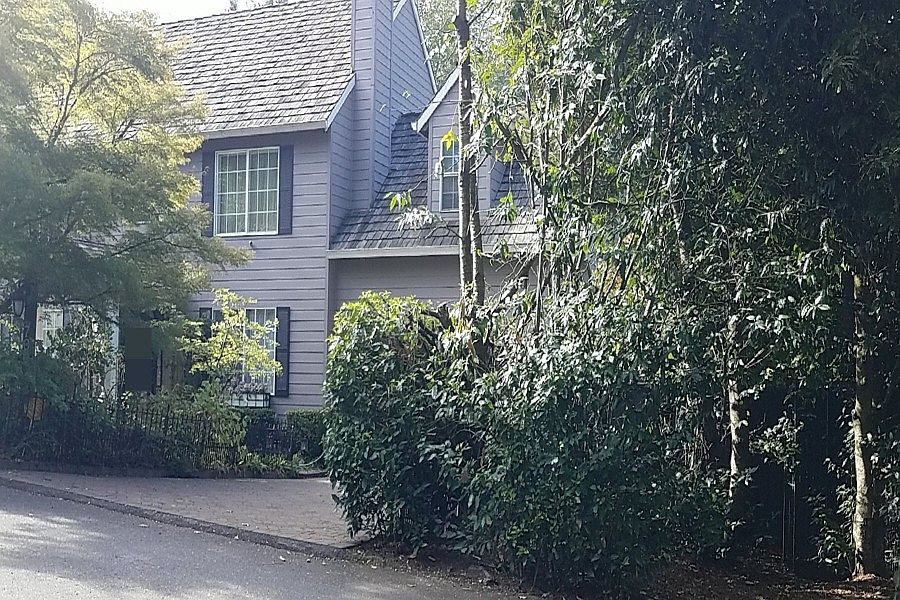 2nd image of 706 SW Colony Dr