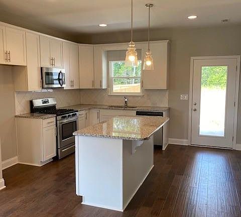 3rd image of 564 Oakvale Ln