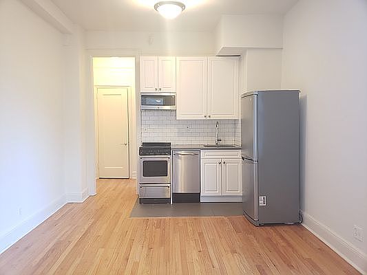 2nd image of 509 Cathedral Pkwy #5NE