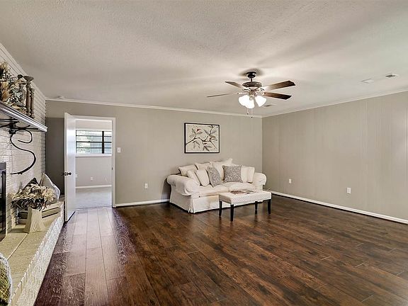 4th image of 229 W Pine Dr