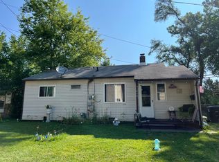 31824 Bay Ct, Westland, MI 48186