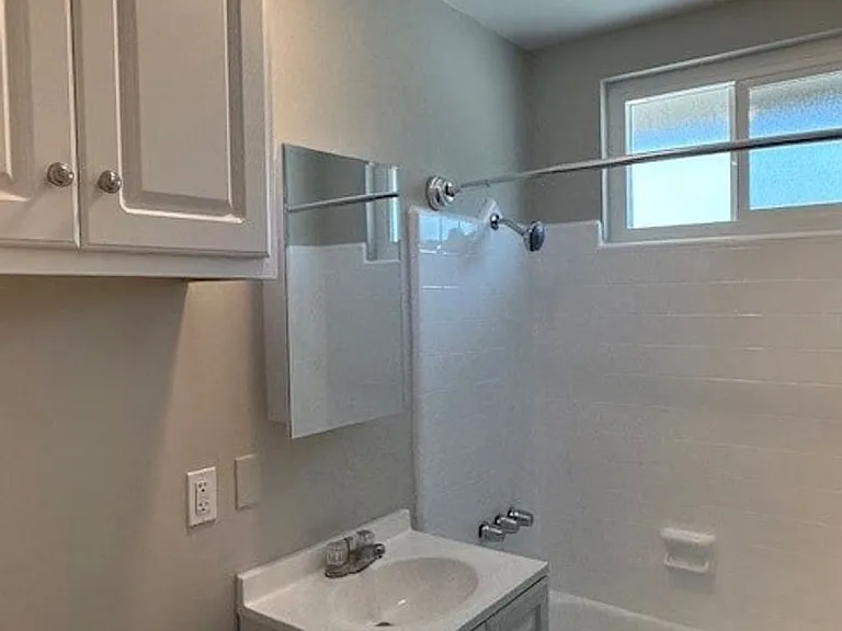 River Road Apartments — Photo 1