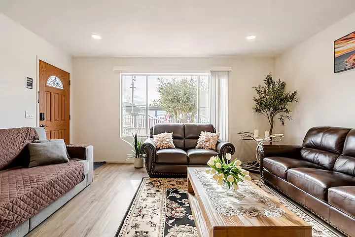 3197 Crescent Ave — Photo 1