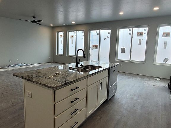 3rd image of 818 Gold Dust Ln