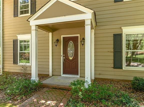 2nd image of 8439 Knollbrook Dr