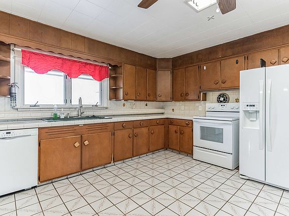 4th image of 512 Elizabeth Dr