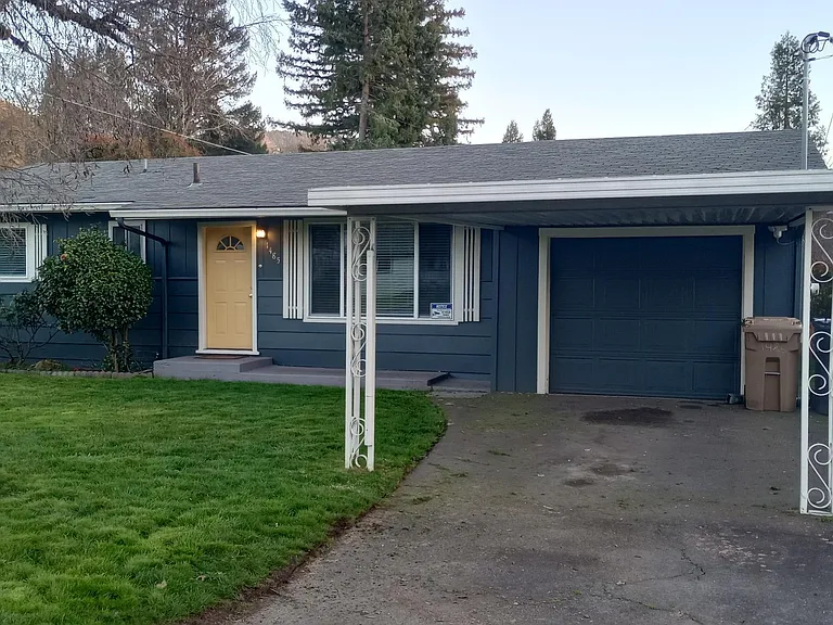 1485 SE Portola Dr — Photo 2