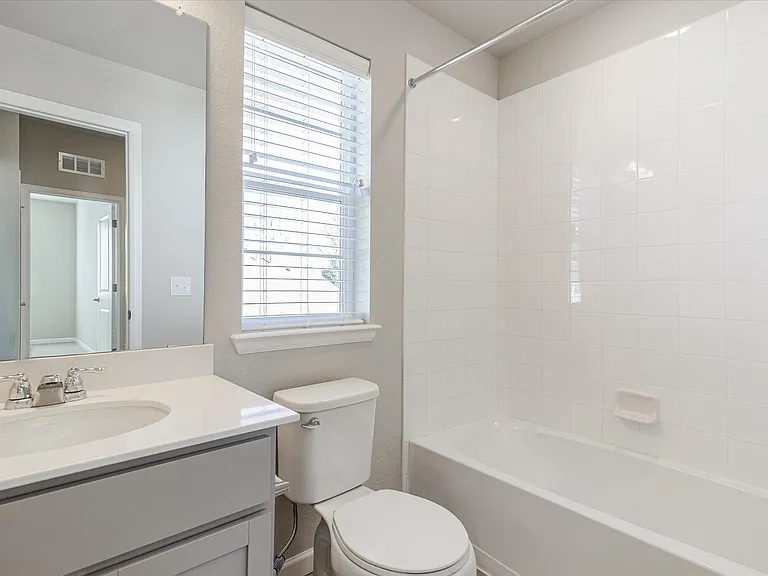 1380 Hoyt St #4 — Photo 12