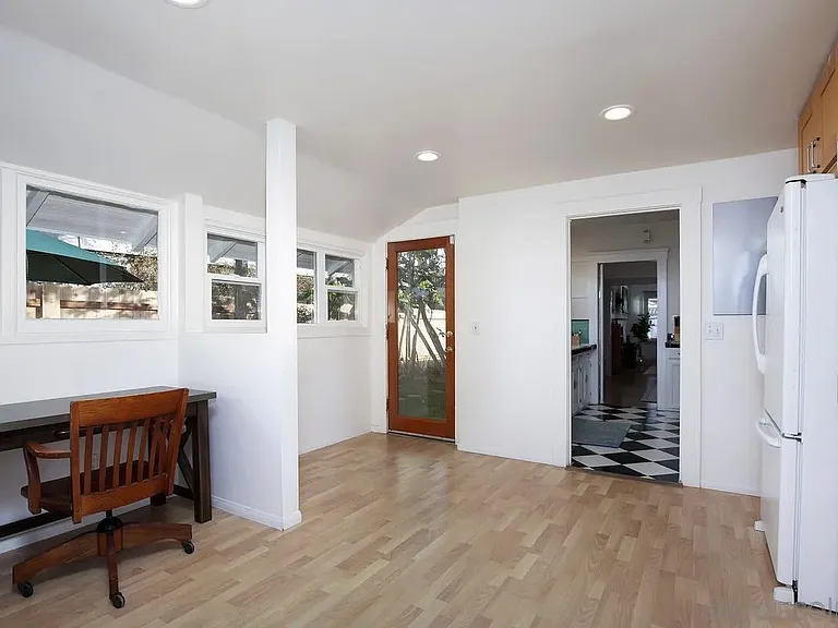 422 W University Pl — Photo 7
