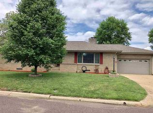3 Don Ct, Pekin, IL 61554