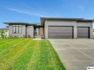 6527 S 90th St, Lincoln, NE 68526