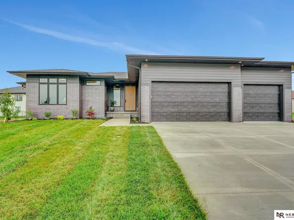 6527 S 90th St, Lincoln, NE 68526
