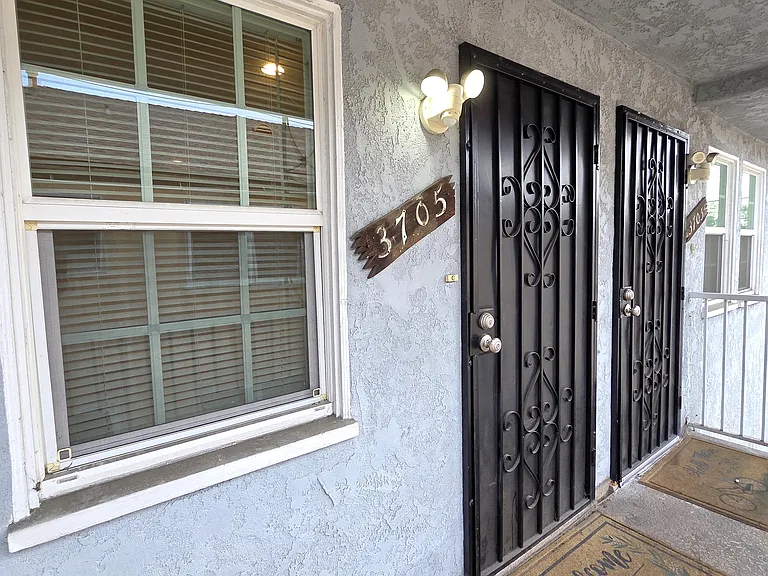 3705 S Victoria Ave — Photo 4