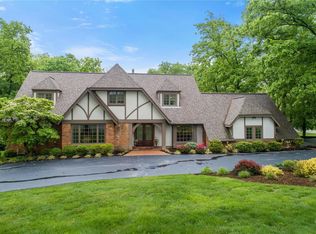 20 Meadowbrook Country Club Est, Ballwin, MO 63011