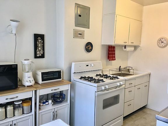 4th image of 80 La Salle St APT 6E