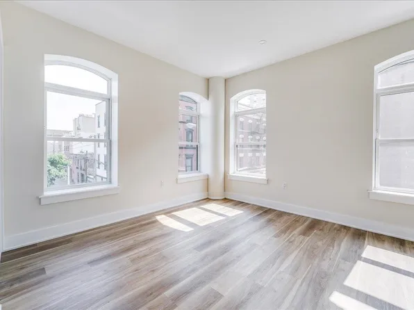 237 Washington Street image 12 of 34