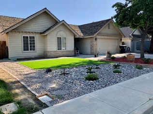 6007 W School Ct, Visalia, CA 93291