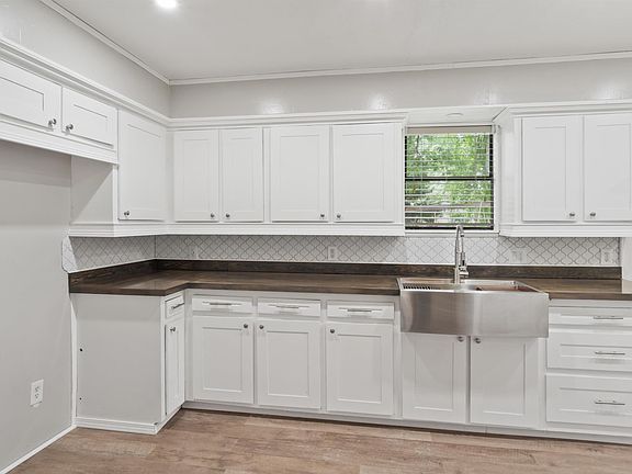 5th image of 4783 Green Briar Dr