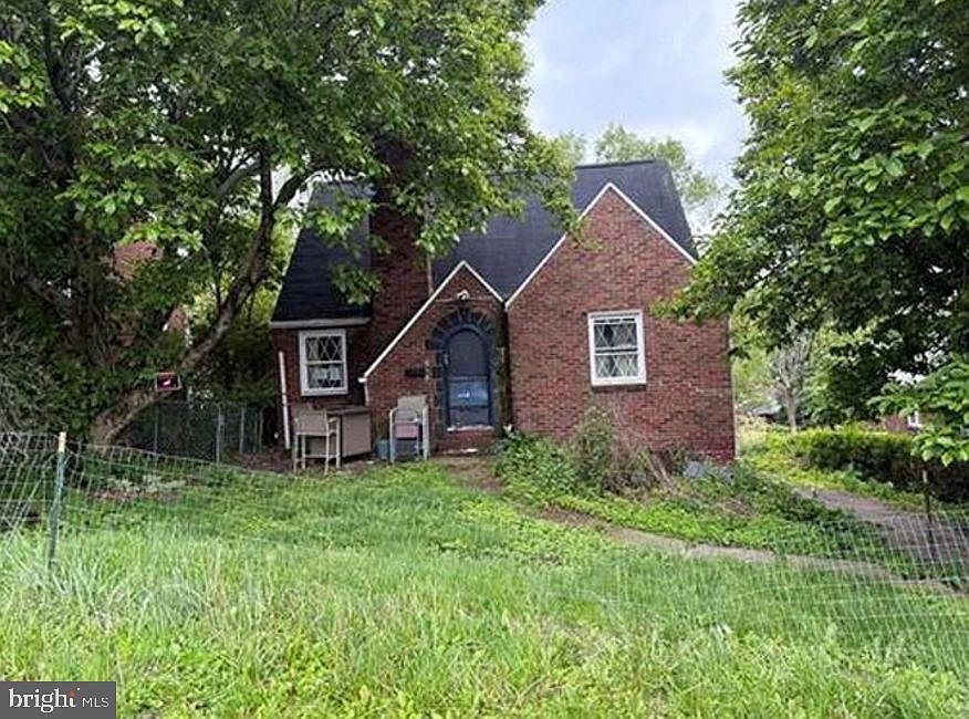 1st image of 612 Corbin St
