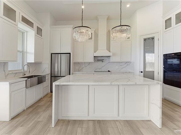 5th image of 607 Alameda Dr