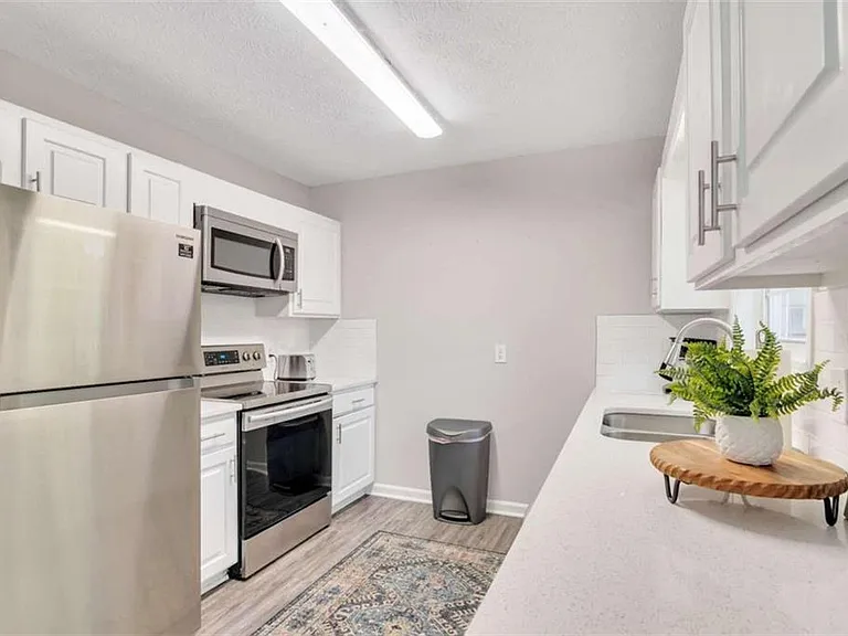 302 Hidden Ct — Photo 7
