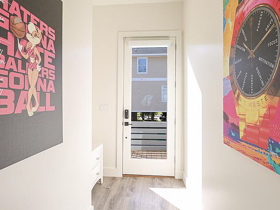 3rd image of 136 Markham Dr