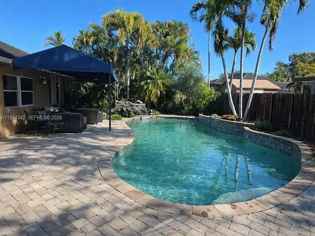 18121 SW 152nd Ct — Photo 2