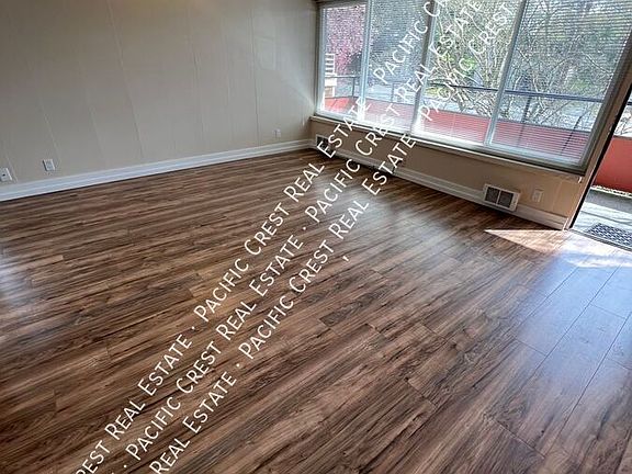 4th image of 10 W Blaine St #4