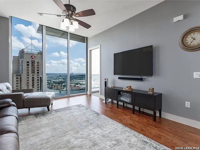 610 E Market St #2904 — Photo 5