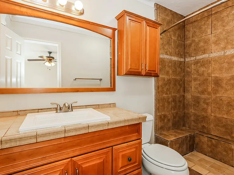 84 Fallshire Dr — Photo 11
