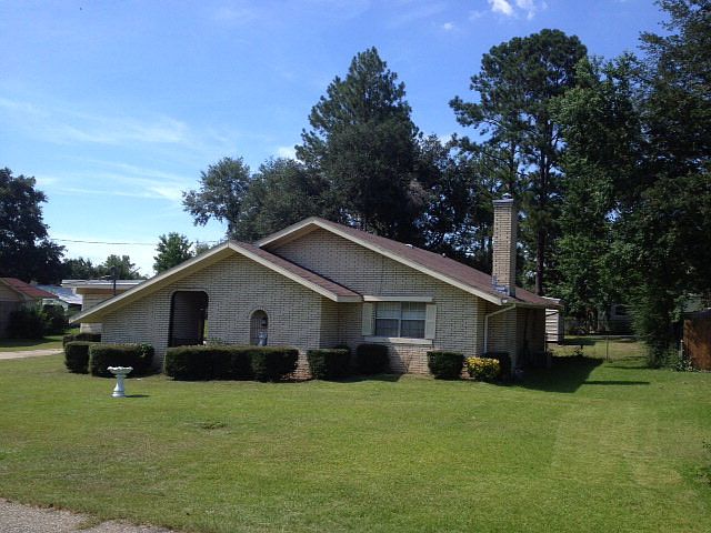 1st image of 1615 McInnis Dr