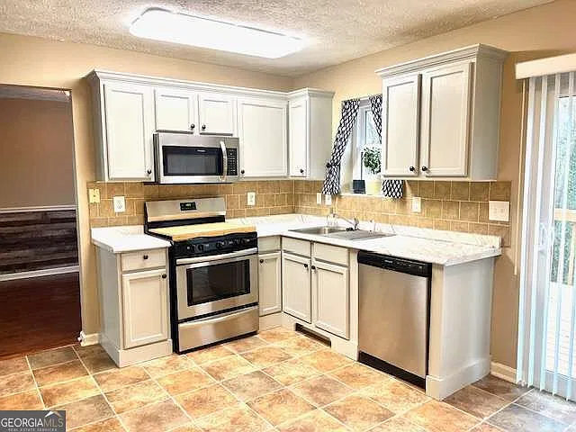 3 bed, 2.5 bath, 1527 sqft, $2,100 — Photo 4