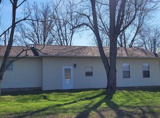 17860 N Woodlawn Ln, Woodlawn, IL 62898