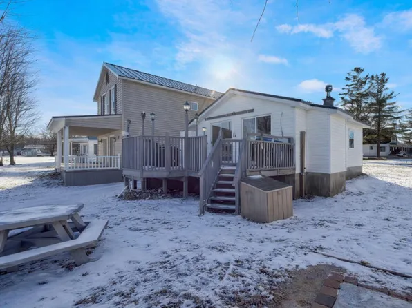 19360 W Chippewa Dr, Rodney, MI 49342