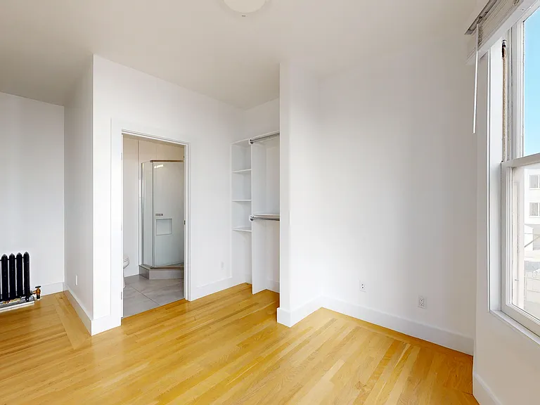 2942 Franklin St #9 — Photo 10