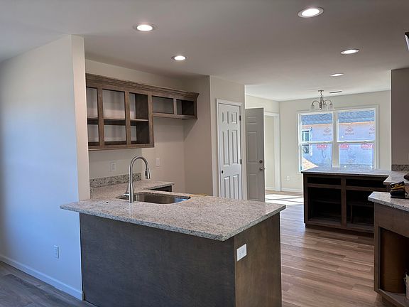 4th image of 3965 Peakvalley Rd