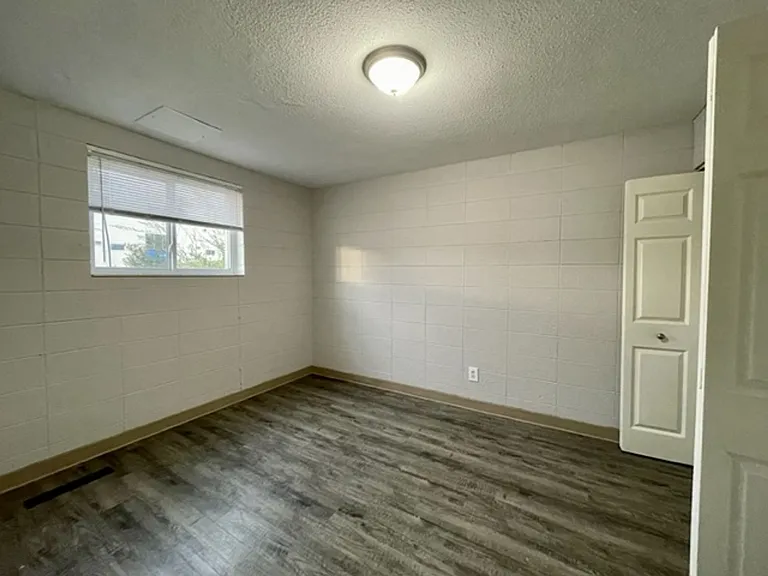 Apartment off 28th and Clyde Park Available — Photo 80