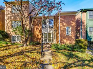 1962 Hopewood Dr, Falls Church, VA 22043