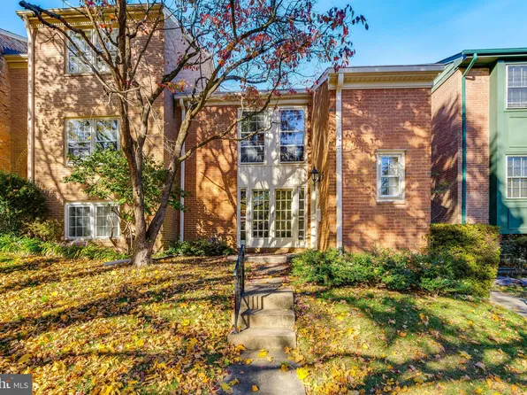 1962 Hopewood Dr, Falls Church, VA 22043