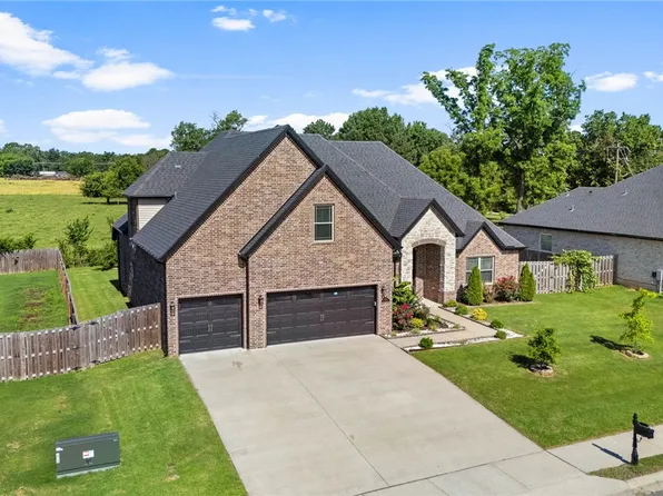 1010 Huntleigh Dr, Bentonville, AR 72713