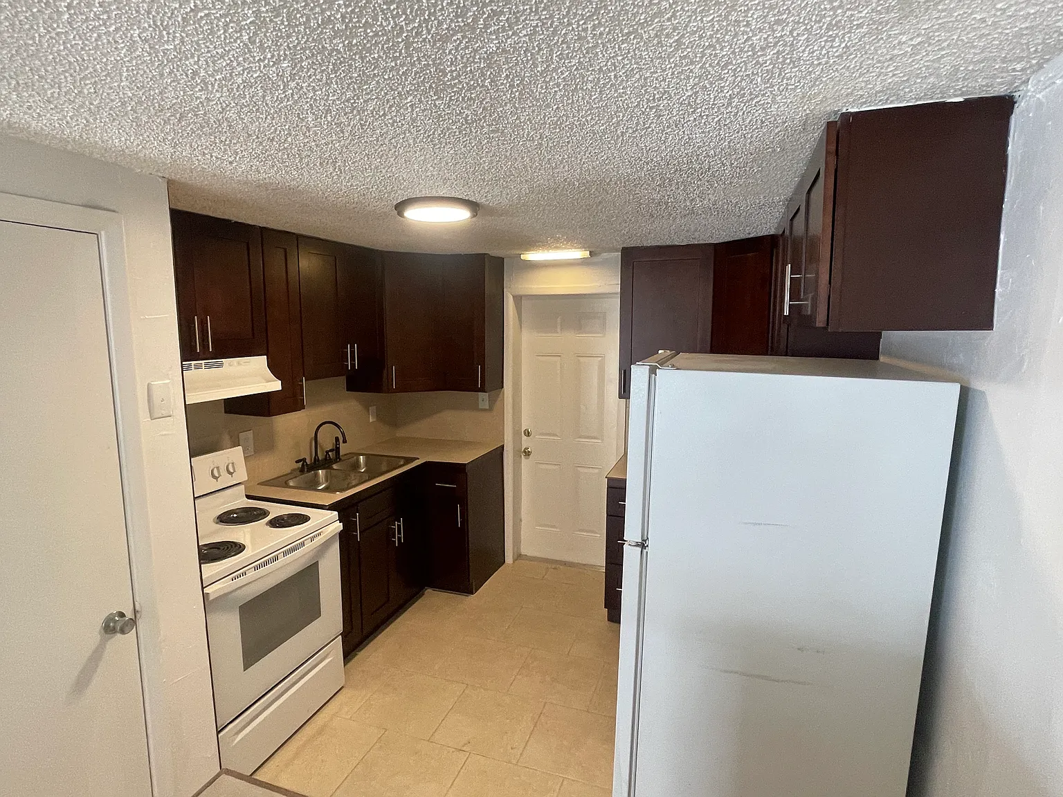 2 bed, 700 sqft, $1,550 — Photo 3