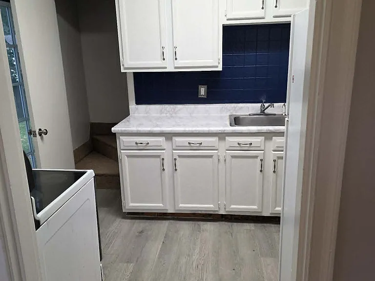 328 Hanover Ct — Photo 8