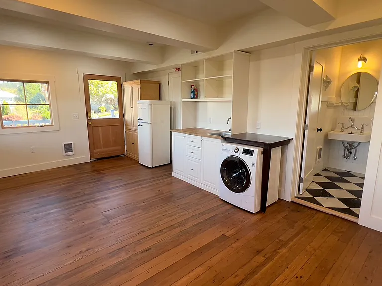 1588 Grand Ave #C — Photo 4