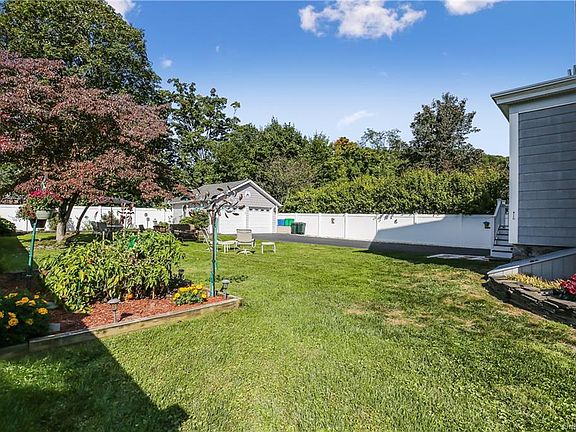 5th image of 35 Rockland Ave