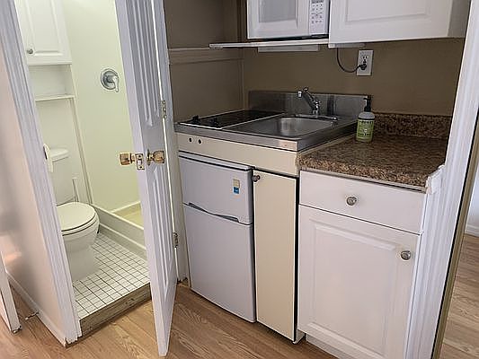 3rd image of 314 W 90th St APT 3b