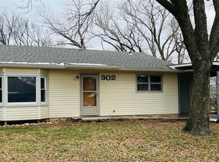 302 S Freeborn St, Marion, KS 66861