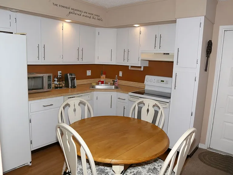 8209 Sun Spring Cir #31 — Photo 7