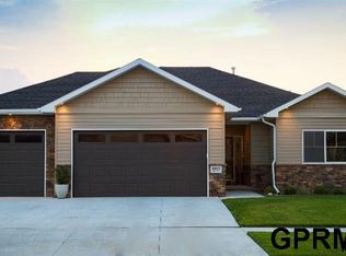 7352 Rachel Dr, Lincoln, NE 68516